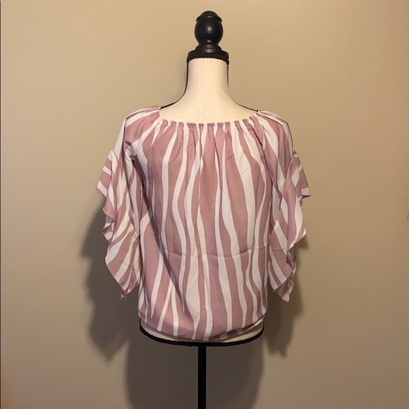Darling off the Shoulder Blouse - Picture 4 of 4